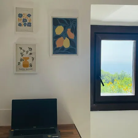 Dom wakacyjny Tiny House With Sunset Over The Ocean Oia